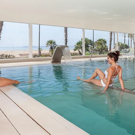 Montecarlo & Wellness Отель Росас