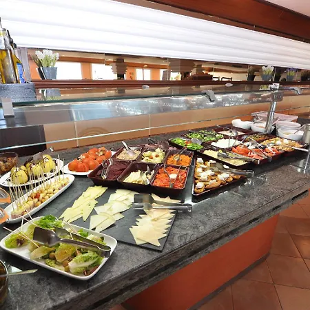 Montecarlo & Wellness 4* Росас