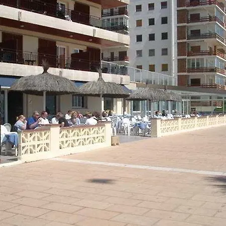 Montecarlo & Wellness Отель Росас